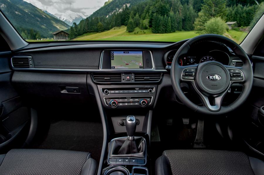 Торпедо Kia Optima Sportswagon EcoDynamics 2016 года  (UK) (фото 9 из 30)